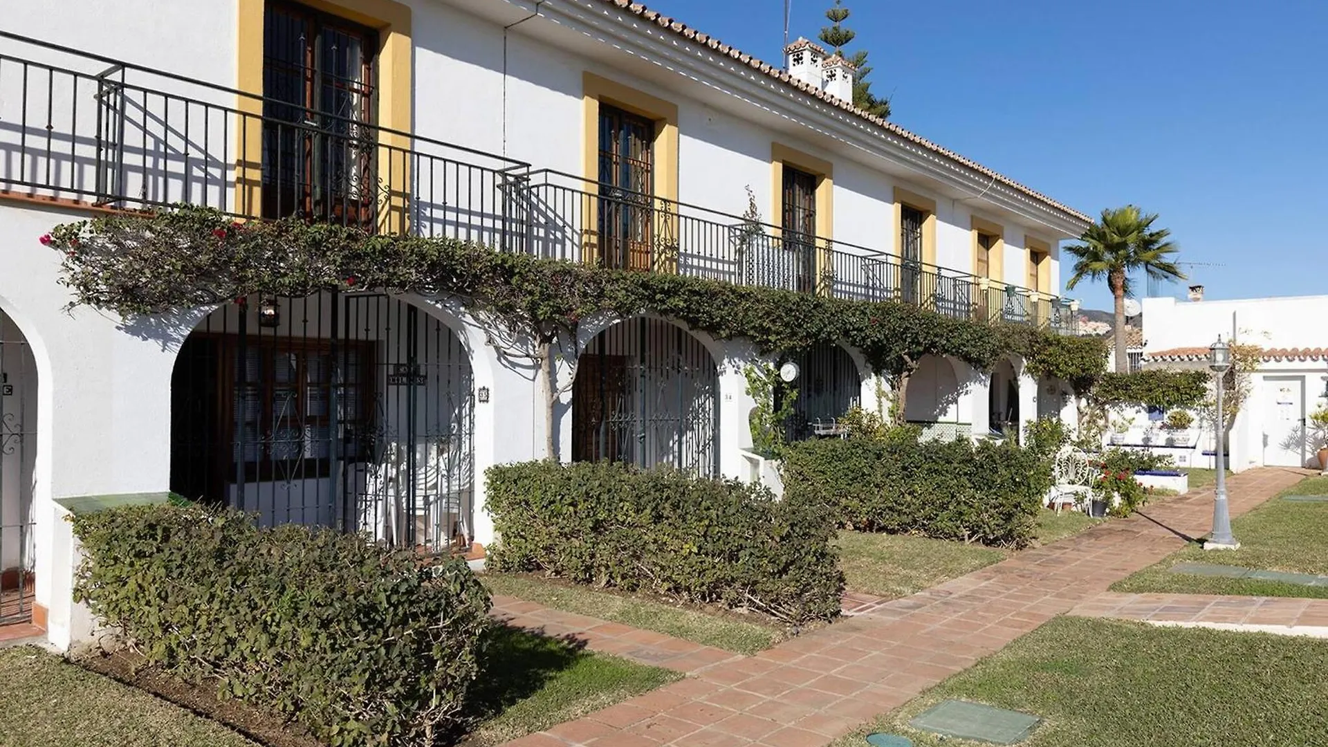 042 Classic 2 Bed Andalusian Townhouse 500M From Beach Mijas 0*,  Spanien