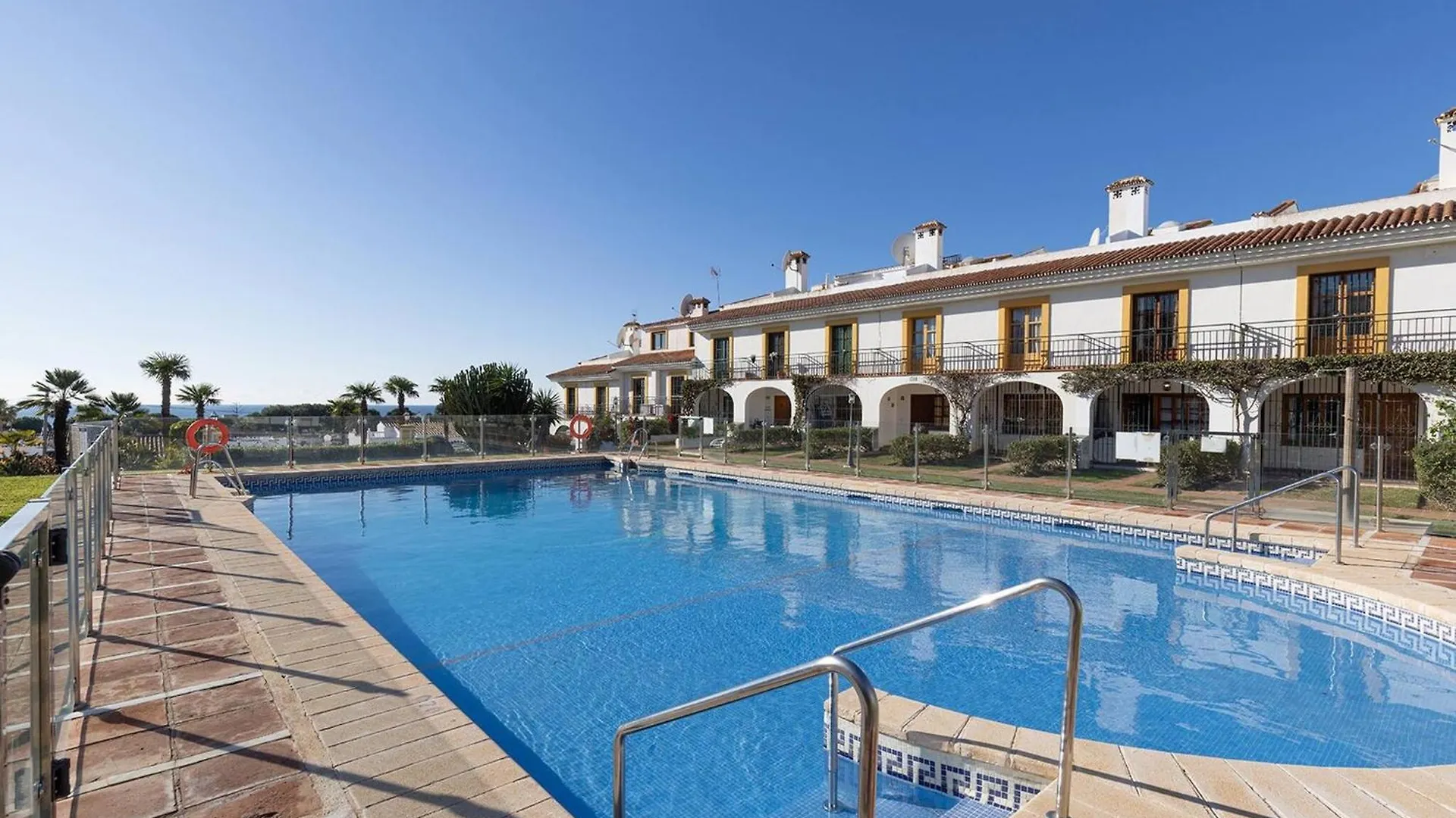 042 Classic 2 Bed Andalusian Townhouse 500M From Beach Mijas