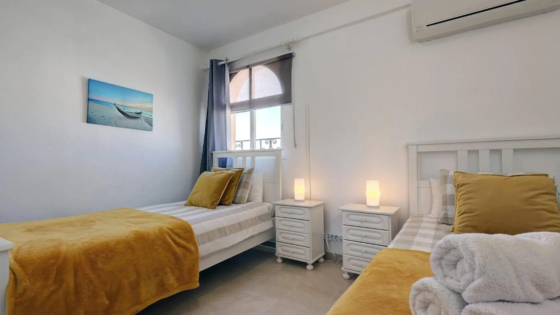 042 Classic 2 Bed Andalusian Townhouse 500M From Beach Mijas 0*,  Spanien