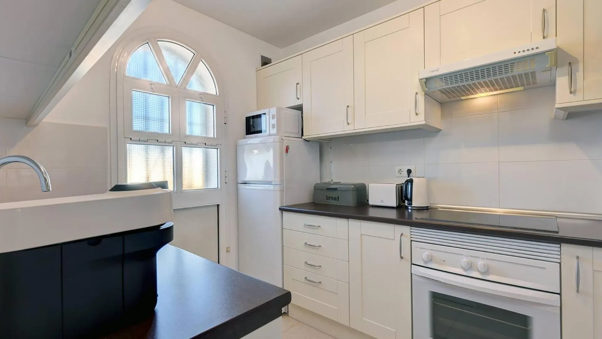 042 Classic 2 Bed Andalusian Townhouse 500M From Beach Mijas Feriehus
