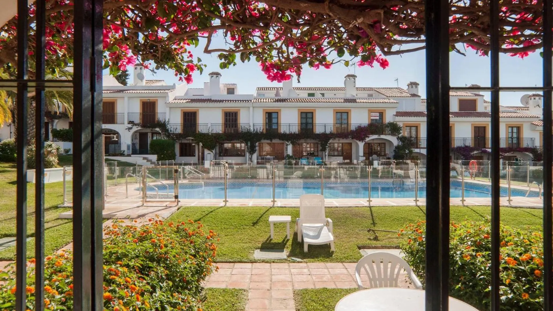 042 Classic 2 Bed Andalusian Townhouse 500M From Beach Mijas