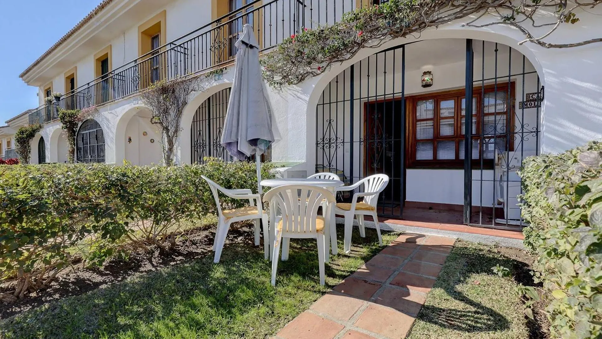 042 Classic 2 Bed Andalusian Townhouse 500M From Beach Mijas Vakantiehuis