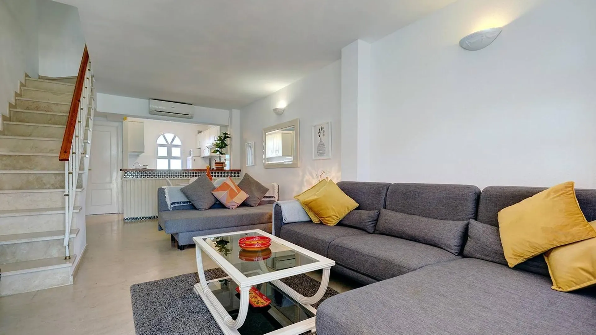 042 Classic 2 Bed Andalusian Townhouse 500M From Beach Mijas Vakantiehuis