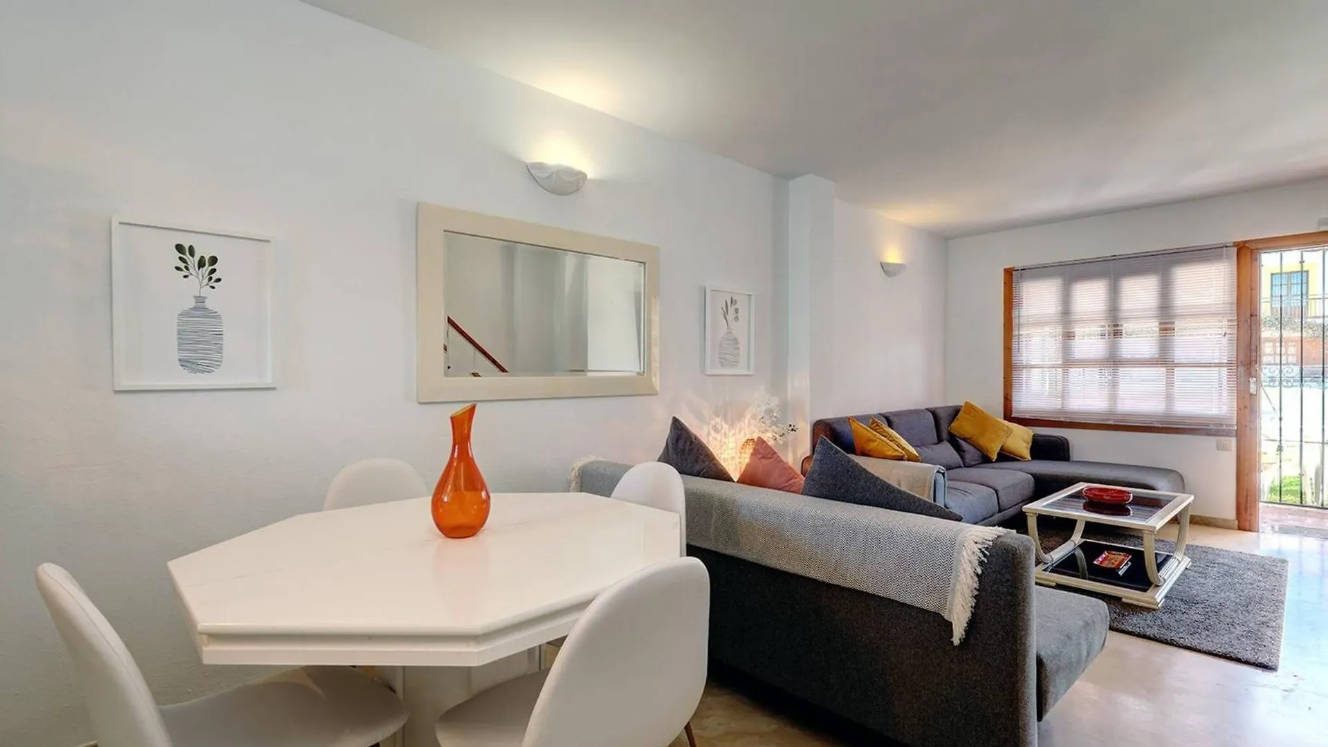 042 Classic 2 Bed Andalusian Townhouse 500M From Beach Mijas 0*,  Spanje